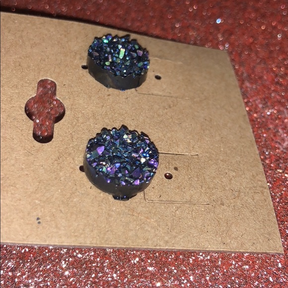 Small Druzy Stud earrings - Picture 4 of 4